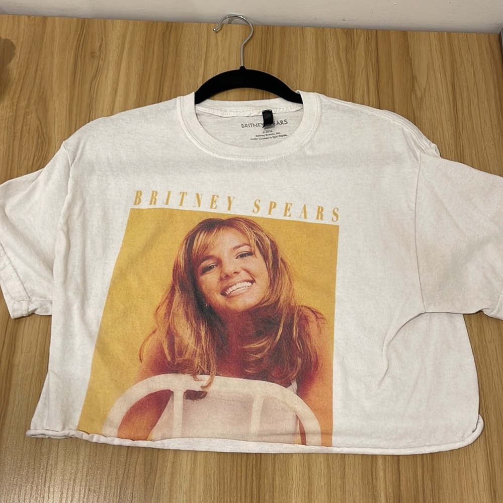Britney Spears cropped concert tee